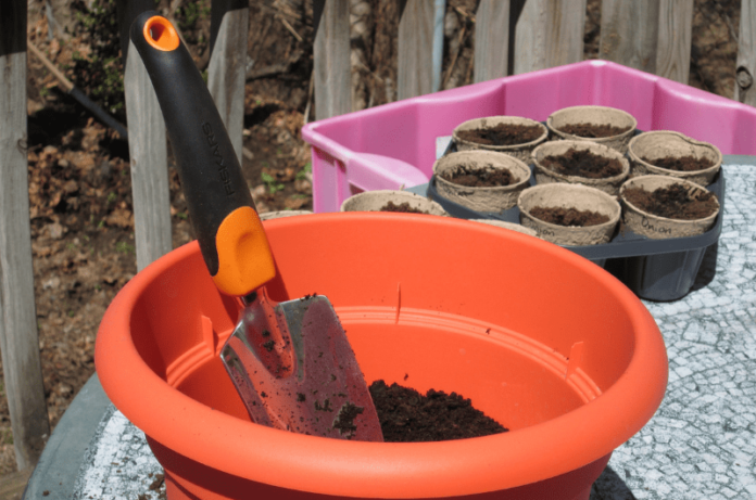 4 different Types of containers to use for growing different vegetables